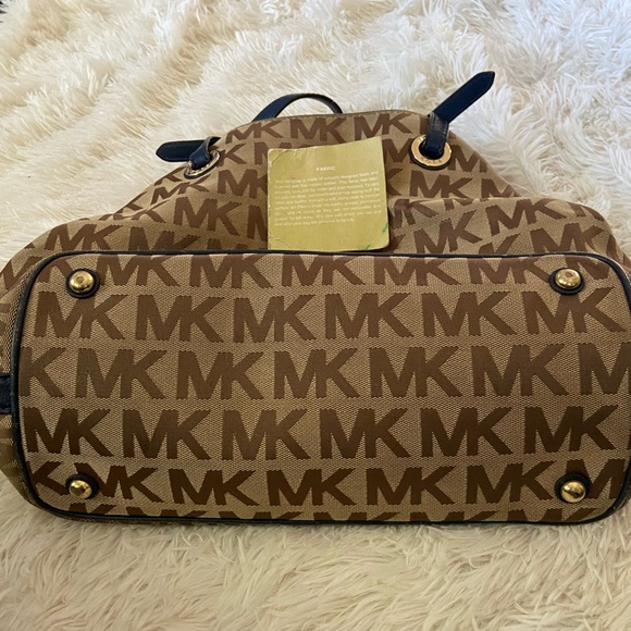 Michael Kors bag - Picture 1 of 4